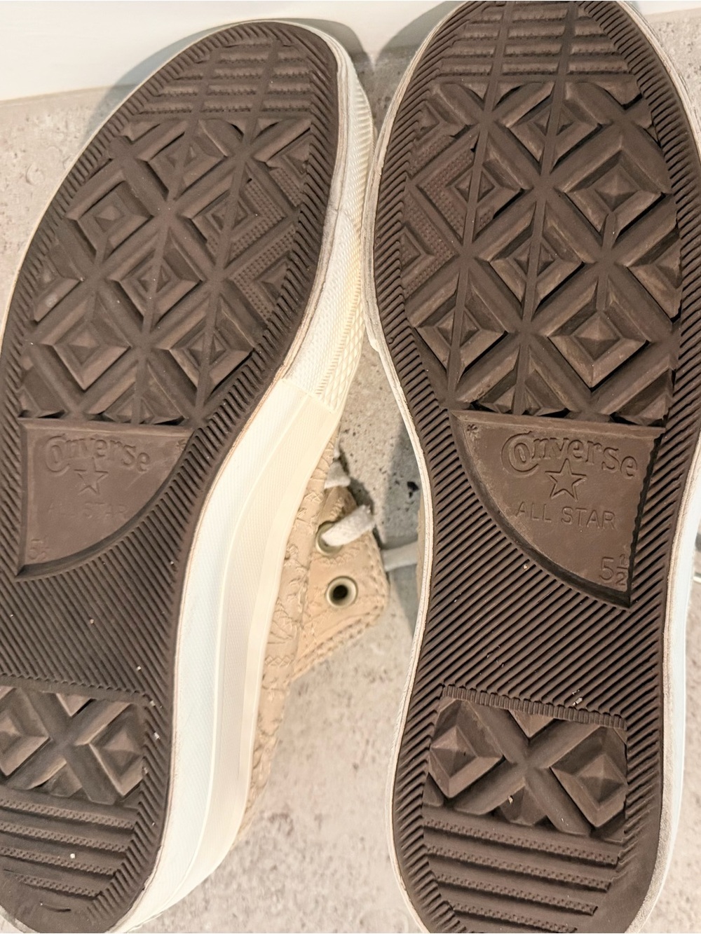 Converse Low Top Sneakers in Cream and White - Picture 7 of 7